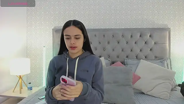 ChloeHarper  online show from 06-17-26, 11:34