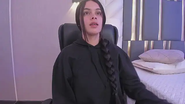 ChloeHarper  online show from 07-14-26, 11:49