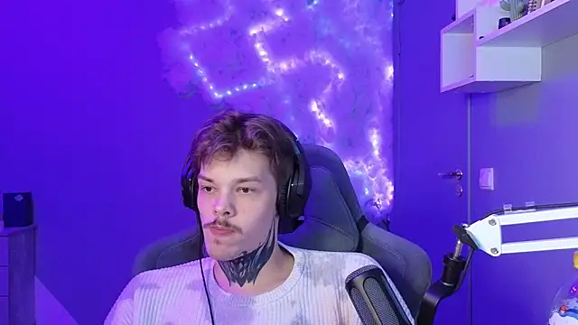 DENIS HERE online show from 01-28-25, 02:31