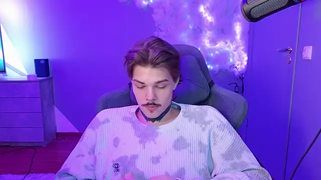 DENIS HERE online show from 01-31-25, 08:12