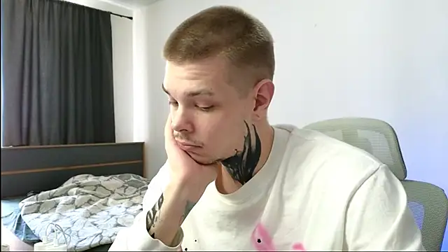 DENIS HERE online show from 05-21-26, 10:44