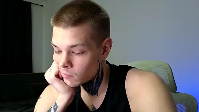 DENIS HERE online show from 05-25-26, 04:35