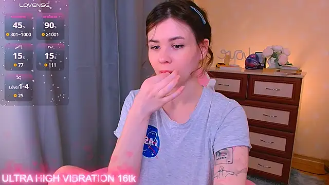 cutie mili online show from 10-06-25, 07:39