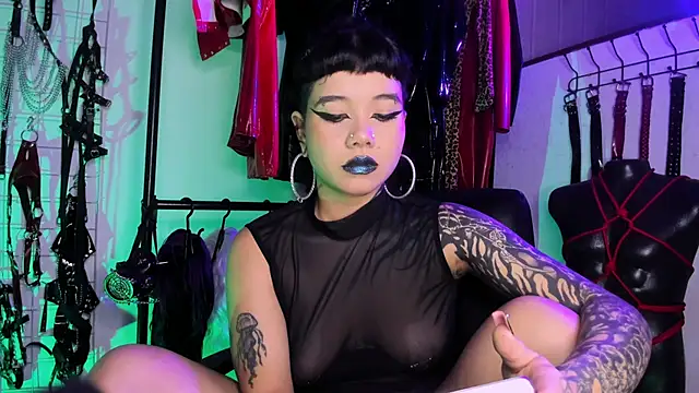 Snapshot of irregular_fetish_ chatting on 09-20-25, 05:08 irregular fetish online show from 09-20-25, 05:08