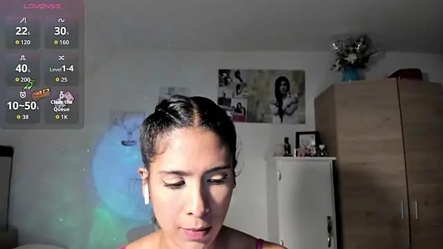 VeronikaOlsen online show from 10-14-25, 01:06