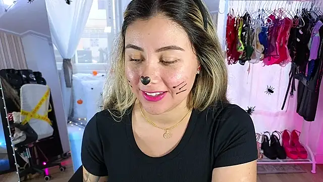 Tawny cox online show from 11-01-25, 09:44