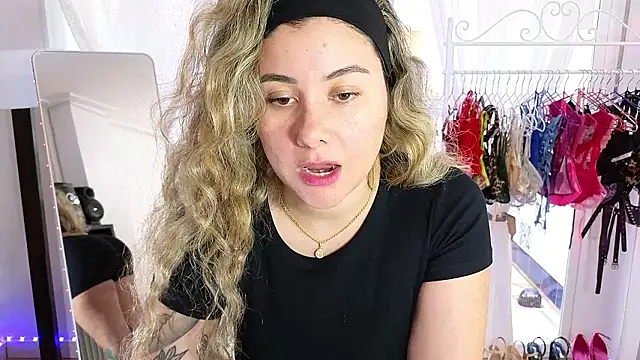 Tawny cox online show from 03-25-26, 09:26