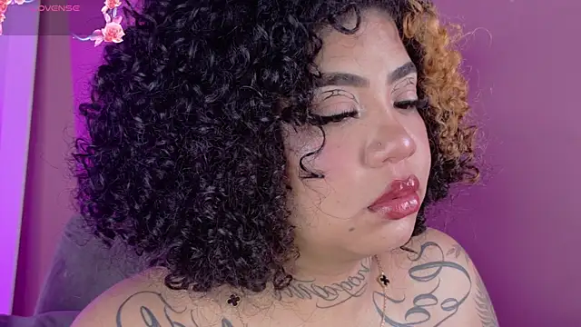 foxxy-lov3 online show from 05-11-26, 02:12