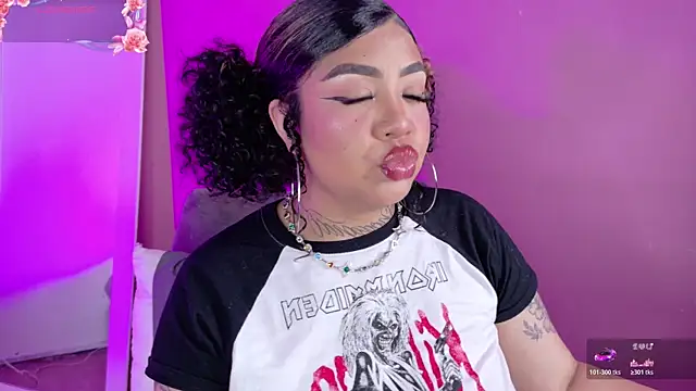 foxxy-lov3 online show from 05-19-26, 04:13