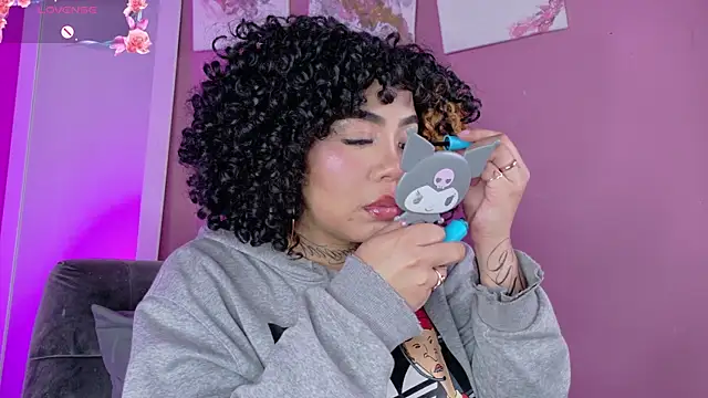 foxxy-lov3 online show from 05-25-26, 01:39