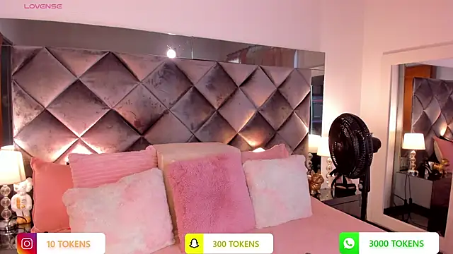 Snapshot of sofhiaa_adaams chatting on 03-08-25, 05:43 sofhiaa adaams online show from 03-08-25, 05:43