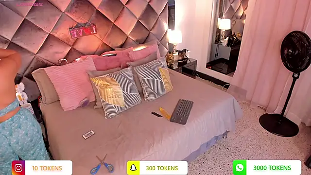 Snapshot of sofhiaa_adaams chatting on 03-12-25, 11:22 sofhiaa adaams online show from 03-12-25, 11:22