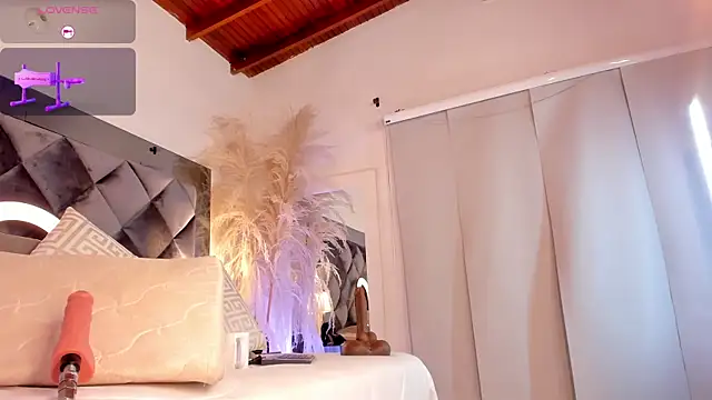 sofhiaa adaams online show from 10-28-25, 11:18