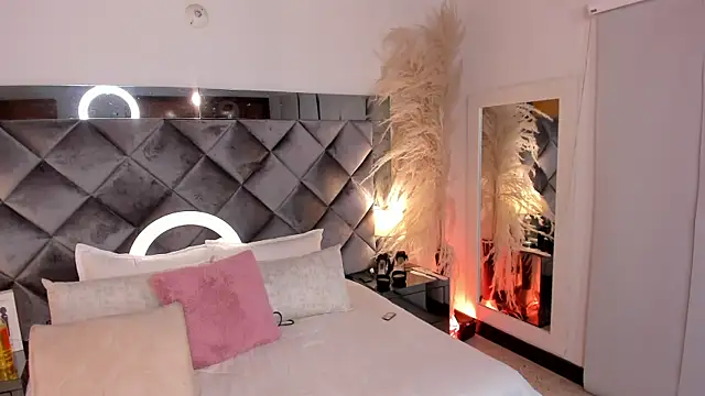 sofhiaa adaams online show from 11-07-25, 10:43