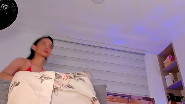 Snapshot of violetta-brown1 chatting on 12-10-24, 02:05 violetta-brown1 online show from 12-10-24, 02:05