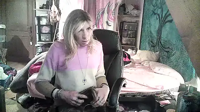 Ombeline1 online show from 01-25-25, 06:34