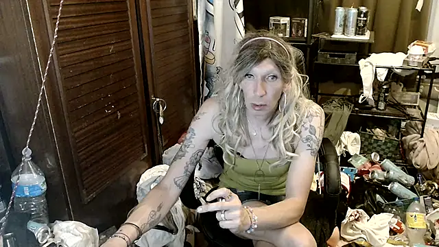 Snapshot of Ombeline1 chatting on 07-03-26, 10:27 Ombeline1 online show from 07-03-26, 10:27