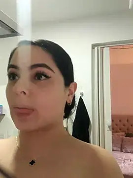 Lia Hurley online show from 12-15-25, 08:02