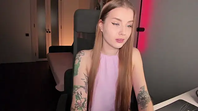 Snapshot of Midnight_Mi chatting on 10-25-25, 03:40 Midnight Mi online show from 10-25-25, 03:40