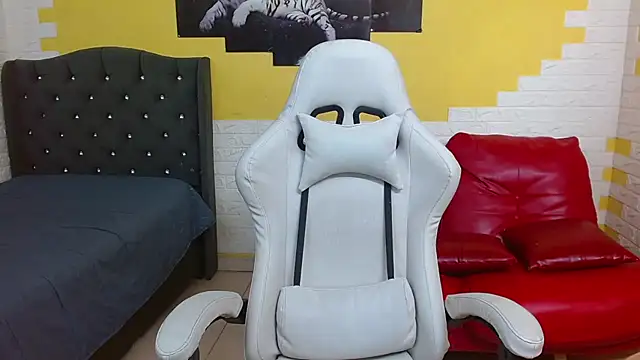 isabeautyx19 online show from 04-10-26, 03:01