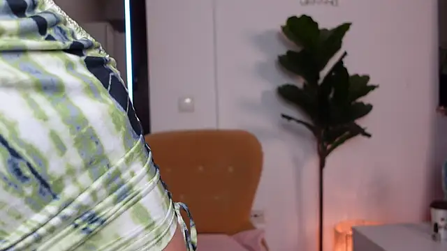 NinaCrystal1 online show from 01-10-26, 07:54