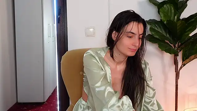 NinaCrystal1 online show from 03-18-26, 08:50