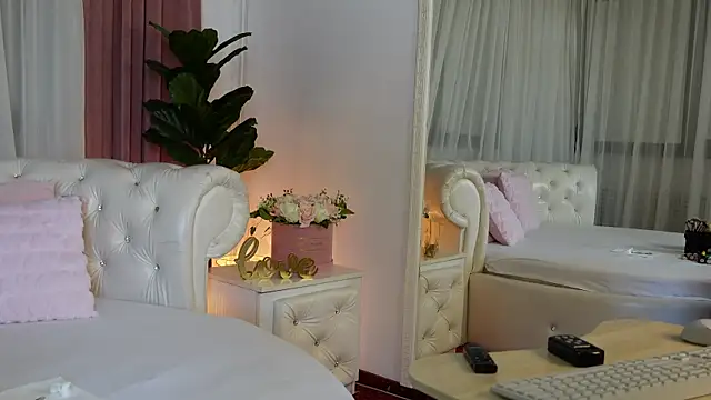 NinaCrystal1 online show from 06-10-26, 07:40
