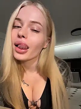 Vladamais online show from 04-18-26, 07:07