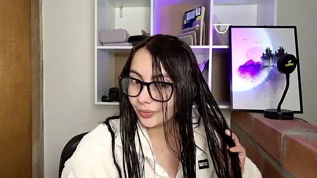 Snapshot of lalawhitte chatting on 06-03-26, 10:40 lalawhitte online show from 06-03-26, 10:40