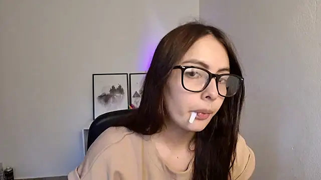 Snapshot of lalawhitte chatting on 07-18-26, 04:33 lalawhitte online show from 07-18-26, 04:33