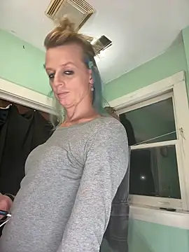 Cutetrans90 online show from 12-21-25, 12:18