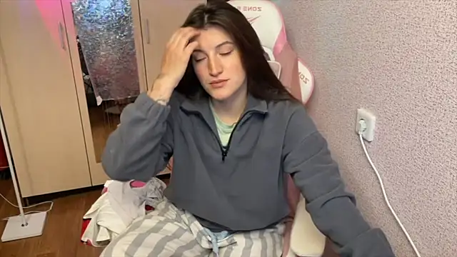 Snapshot of Katrin__kiss chatting on 04-24-26, 04:31 Katrin kiss online show from 04-24-26, 04:31