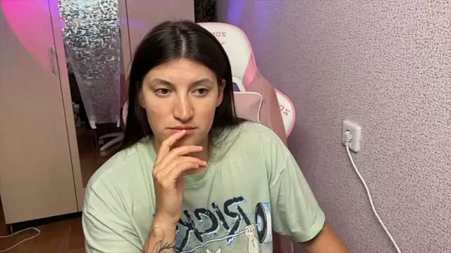 Snapshot of Katrin__kiss chatting on 04-26-26, 06:05 Katrin kiss online show from 04-26-26, 06:05