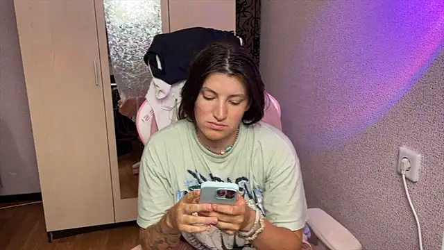 Snapshot of Katrin__kiss chatting on 06-18-26, 08:02 Katrin kiss online show from 06-18-26, 08:02