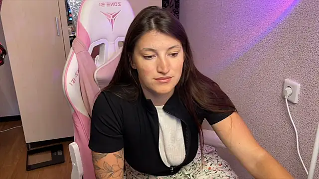 Snapshot of Katrin__kiss chatting on 06-24-26, 04:17 Katrin kiss online show from 06-24-26, 04:17