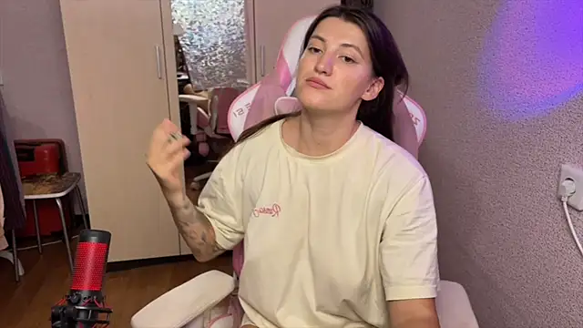 Snapshot of Katrin__kiss chatting on 07-19-26, 06:11 Katrin kiss online show from 07-19-26, 06:11