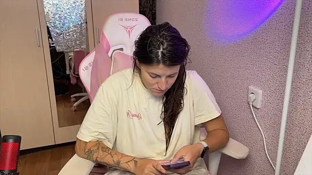 Snapshot of Katrin__kiss chatting on 07-22-26, 04:43 Katrin kiss online show from 07-22-26, 04:43