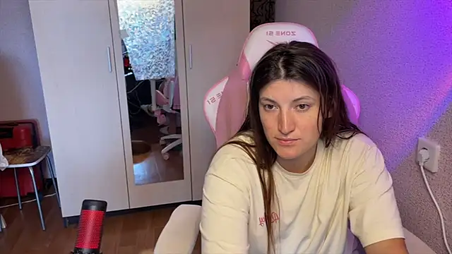 Snapshot of Katrin__kiss chatting on 07-23-26, 01:42 Katrin kiss online show from 07-23-26, 01:42