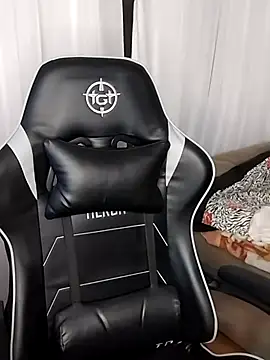 Snapshot of Japabaixinha chatting on 03-11-25, 03:37 Japabaixinha online show from 03-11-25, 03:37