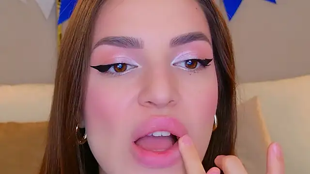 BellaHalles online show from 10-05-25, 06:12