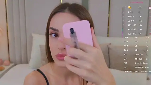 BellaHalles online show from 04-20-26, 05:43