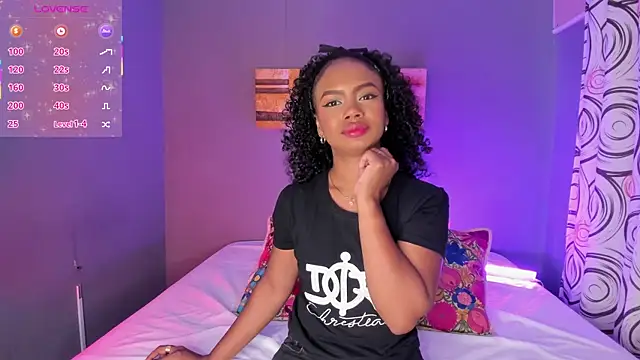 Snapshot of EmmaSmith06 chatting on 09-18-25, 05:15 EmmaSmith06 online show from 09-18-25, 05:15