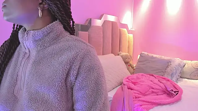 LoveQueen2 online show from 12-19-25, 11:50