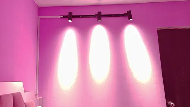 Snapshot of LoveQueen2 chatting on 06-02-26, 11:45 LoveQueen2 online show from 06-02-26, 11:45