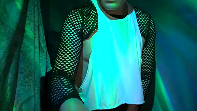 Snapshot of CloudyBoy_Toy chatting on 02-24-25, 07:33 CloudyBoy Toy online show from 02-24-25, 07:33