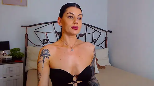 YvonneEverlee online show from 03-22-25, 08:26