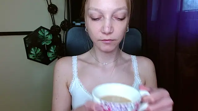 EmillyPlay online show from 04-21-26, 05:36