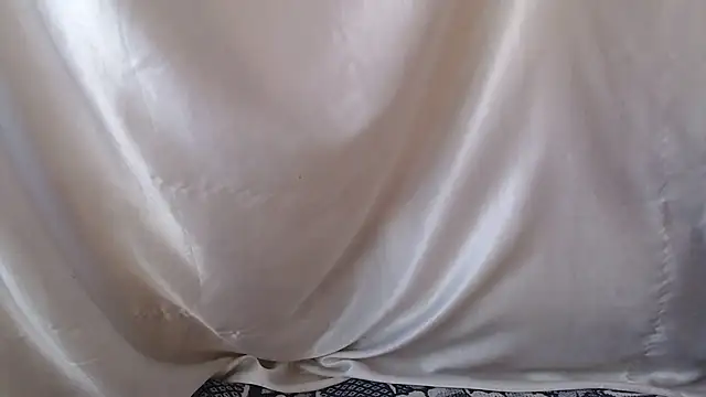 Burberrry  online show from 12-05-25, 10:02