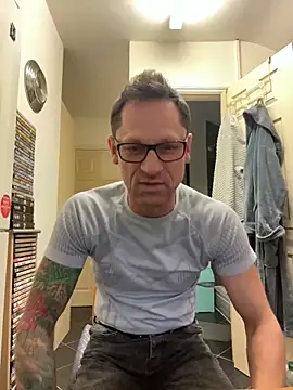 Snapshot of Yourhotboy_42 chatting on 02-08-25, 03:53 Yourhotboy 42 online show from 02-08-25, 03:53