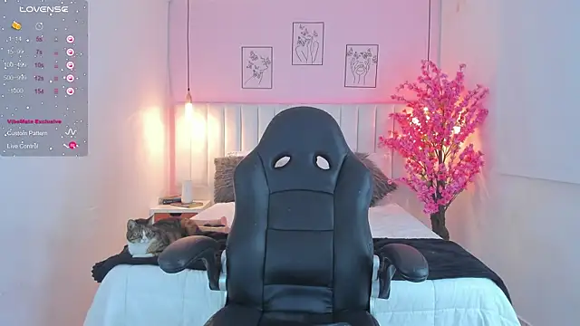 Snapshot of ivy_collins chatting on 03-22-25, 06:33 ivy collins online show from 03-22-25, 06:33